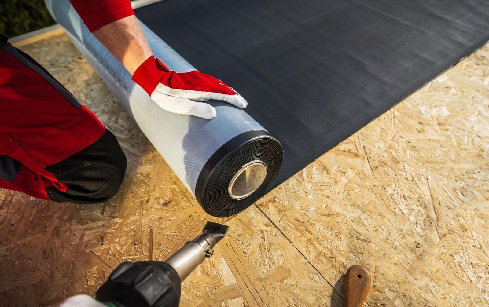 The Benefits of Flat Roof Waterproofing for Homes and Businesses