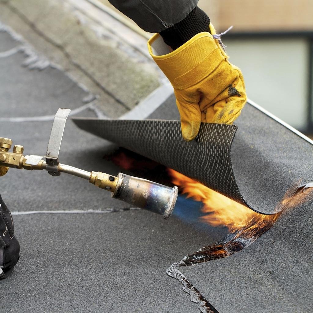 5 Warning Signs Your Flat Roof Needs Immediate Repair